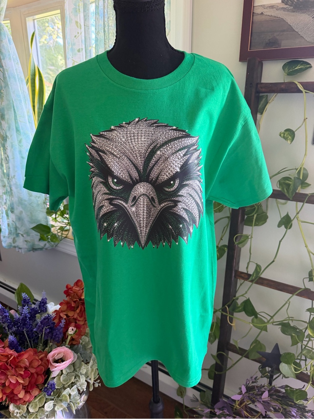Philadelphia Eagles Short-Sleeve Tee with Bold Eagle Graphic